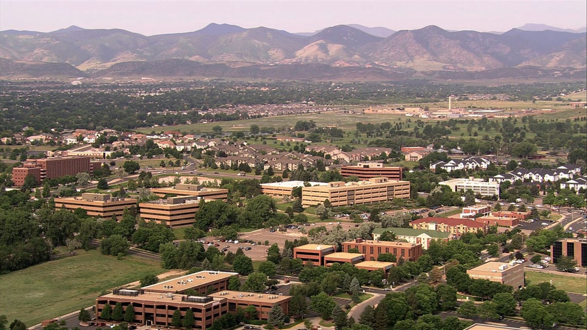Photograph depicting Lakewood's business district